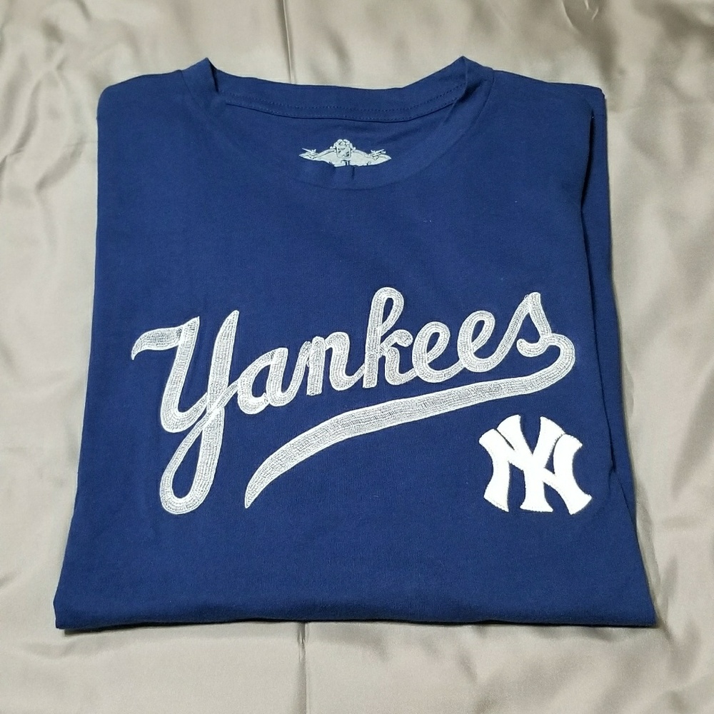 NWOT Red Jacket Yankees t-shirt